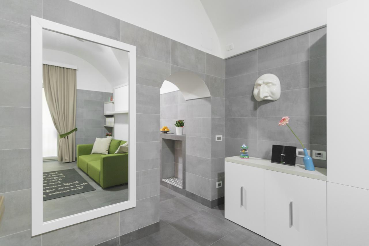 Relais Nevel Ai Decumani Apartment เนเปิลส์ ภายนอก รูปภาพ